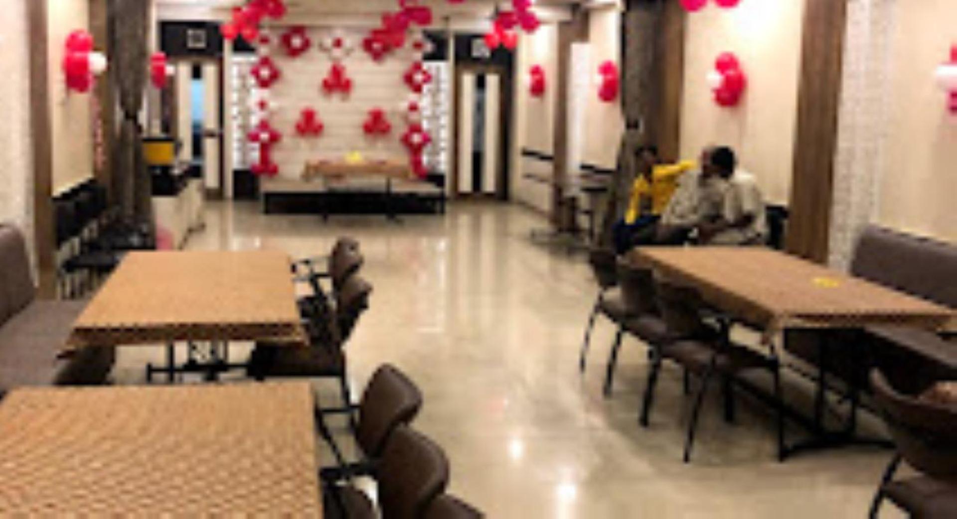 Hotel Pritam Palace , Dhule المظهر الخارجي الصورة